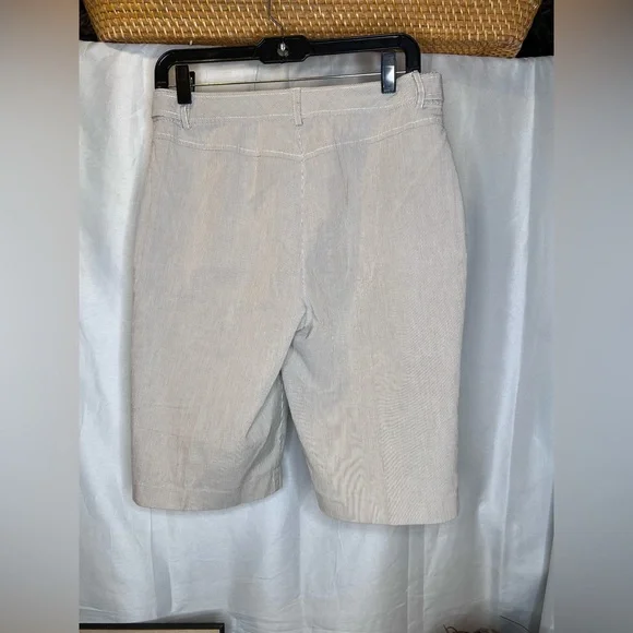 Talbots Light Beige Tailored Bermuda Shorts with Textured Cotton Fabric Size 6 - Picture 5 of 8